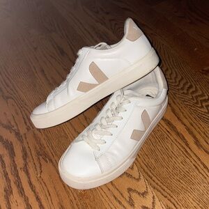 Brand new veja sneaker